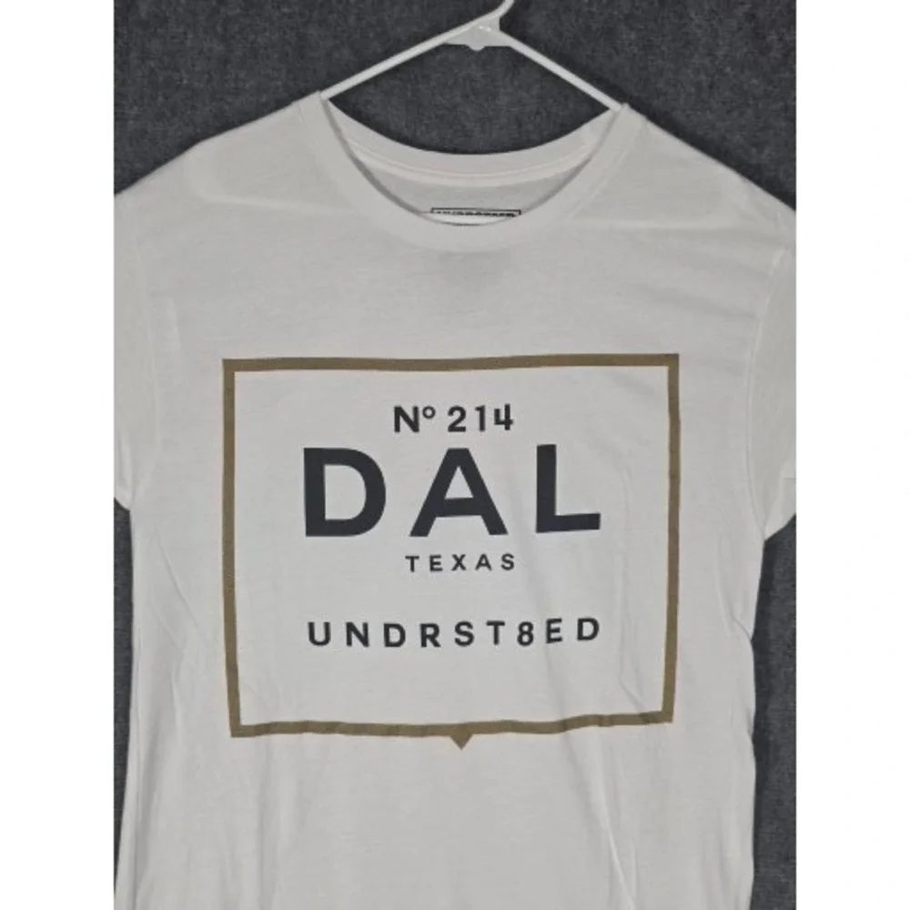 UNDRST8ED Mens DAL Texas 214 Graphic‎ T-Shirt White Medium Longline Curved Hem